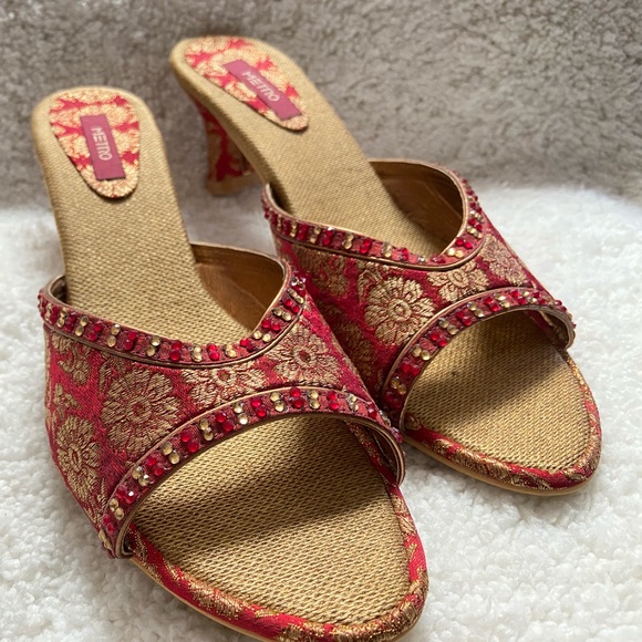 METRO Women Maroon Heels - Picture 6 of 6